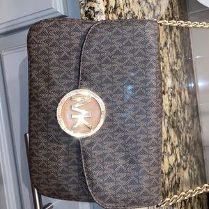 Super cute cross body